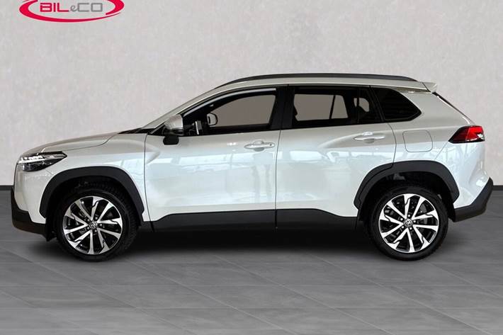 Hvid Toyota Corolla Cross fra 2023