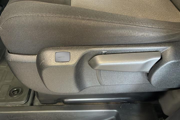 Sort Peugeot Expert fra 2022