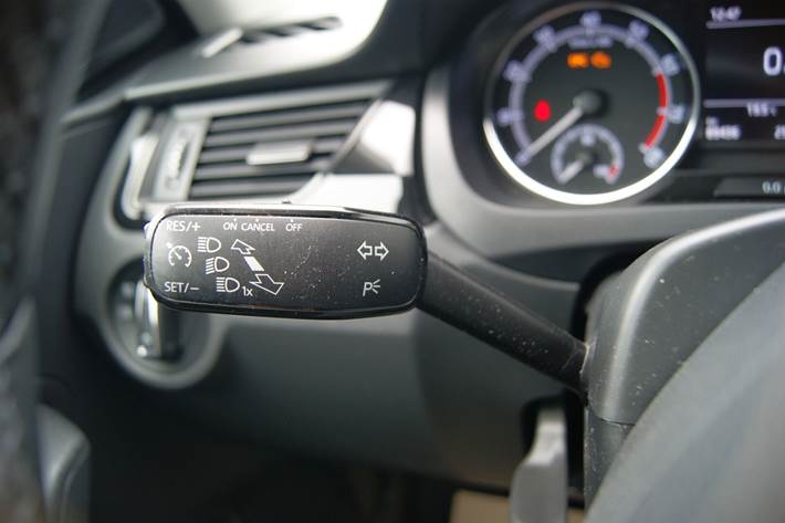 Grå Skoda Rapid fra 2019