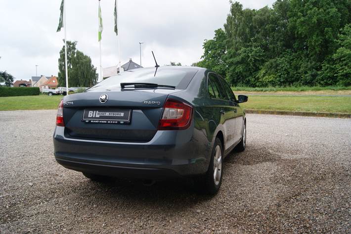 Grå Skoda Rapid fra 2019