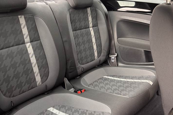 Sort VW Beetle fra 2016