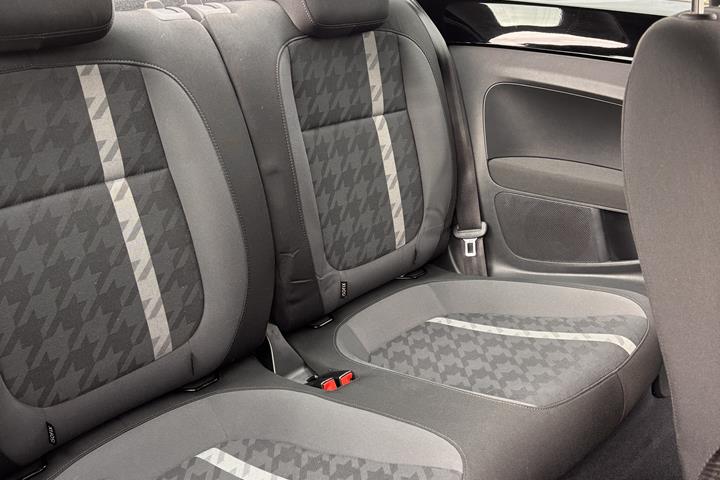 Sort VW Beetle fra 2016