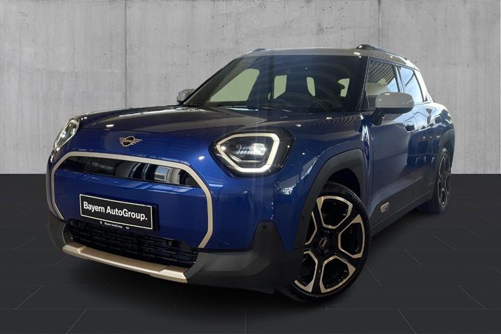 Blå Mini Cooper E fra 2025