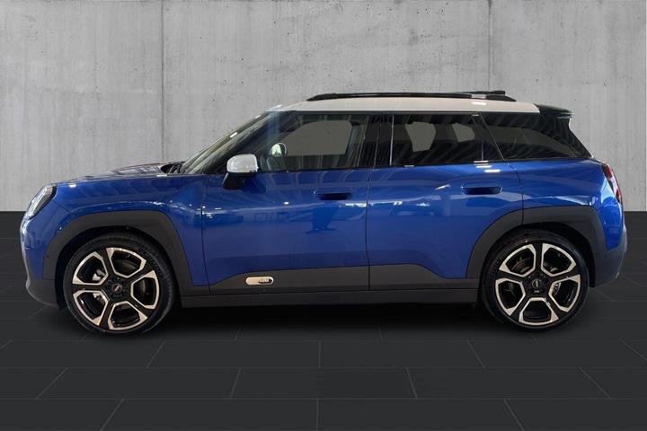 Blå Mini Cooper E fra 2025