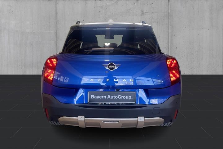 Blå Mini Cooper E fra 2025