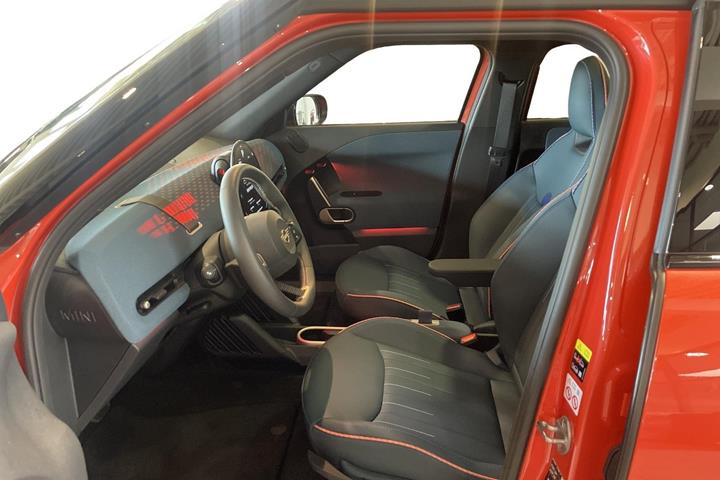 Orange Mini Cooper E fra 2025