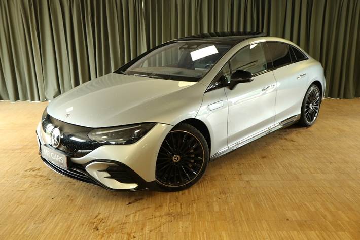 Grøn Mercedes EQE500 fra 2024