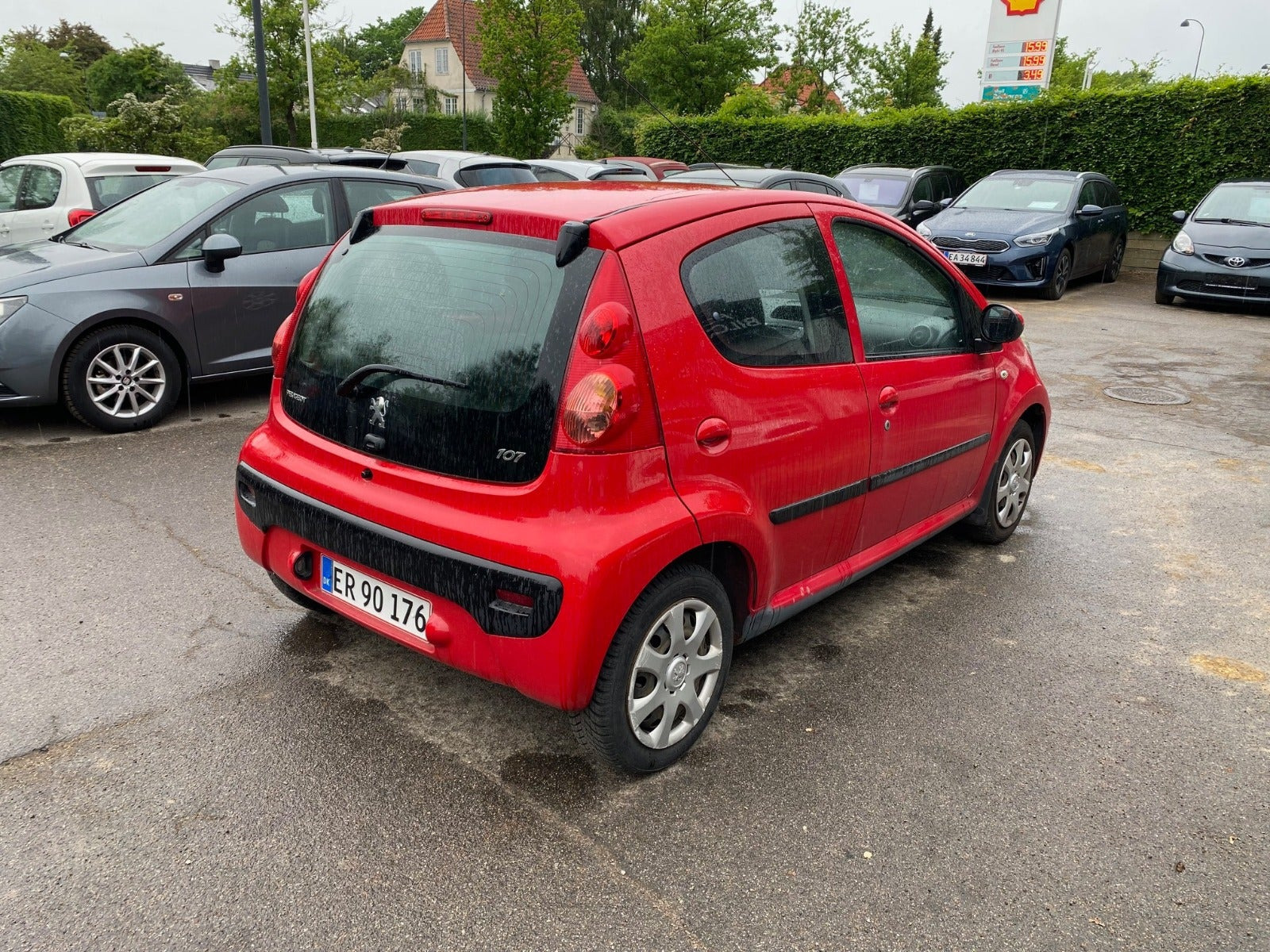 Rød Peugeot 107 fra 2010