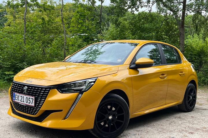 Gul Peugeot 208 fra 2020 set udefra