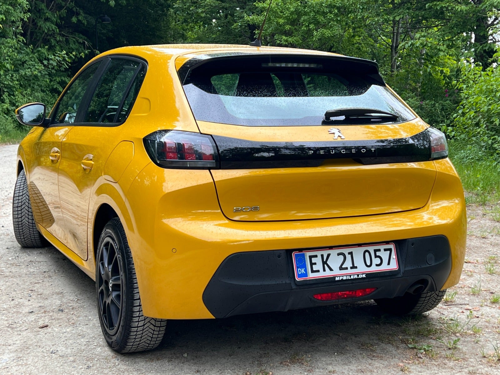 Gul Peugeot 208 fra 2020
