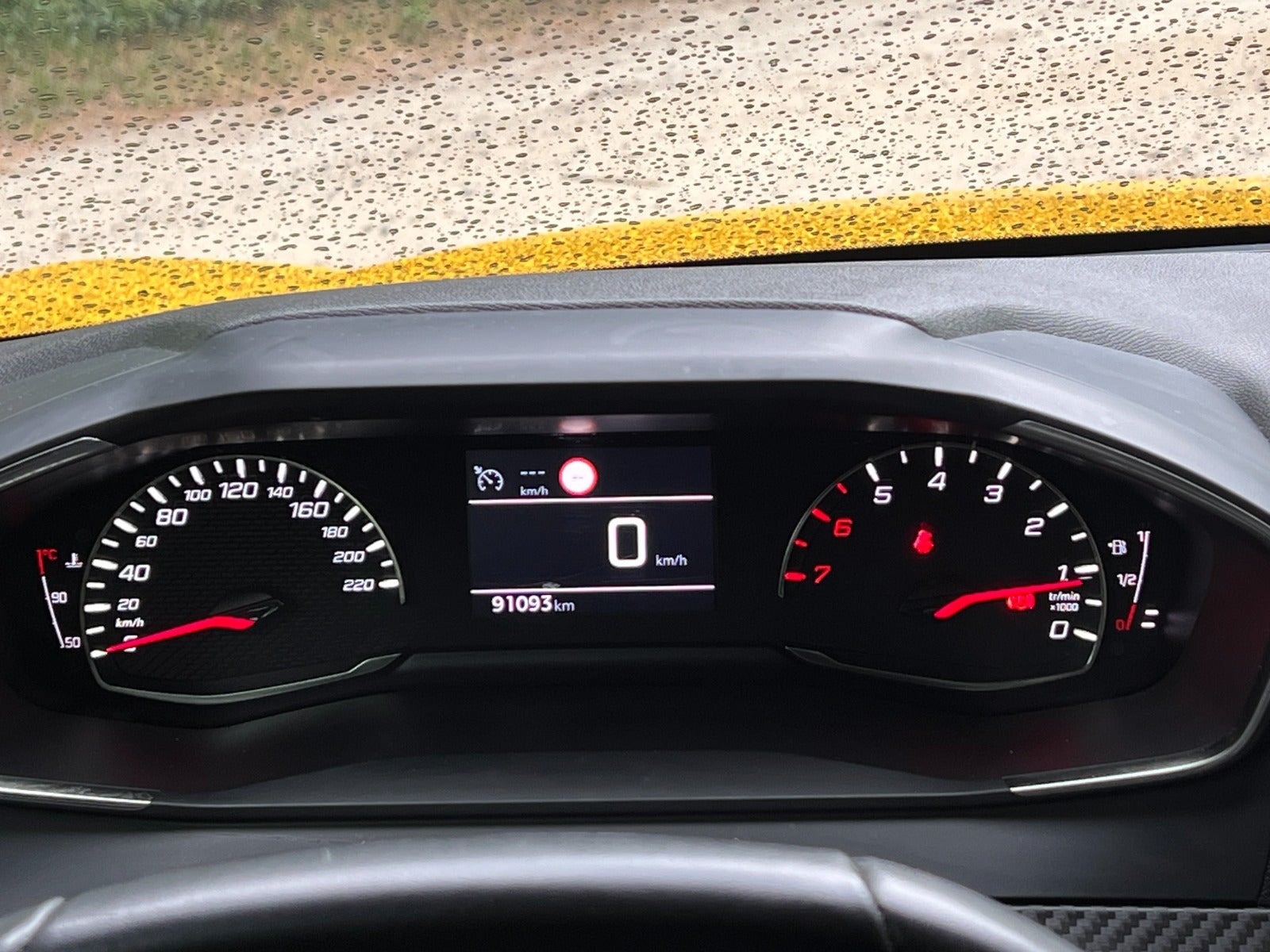 Gul Peugeot 208 fra 2020
