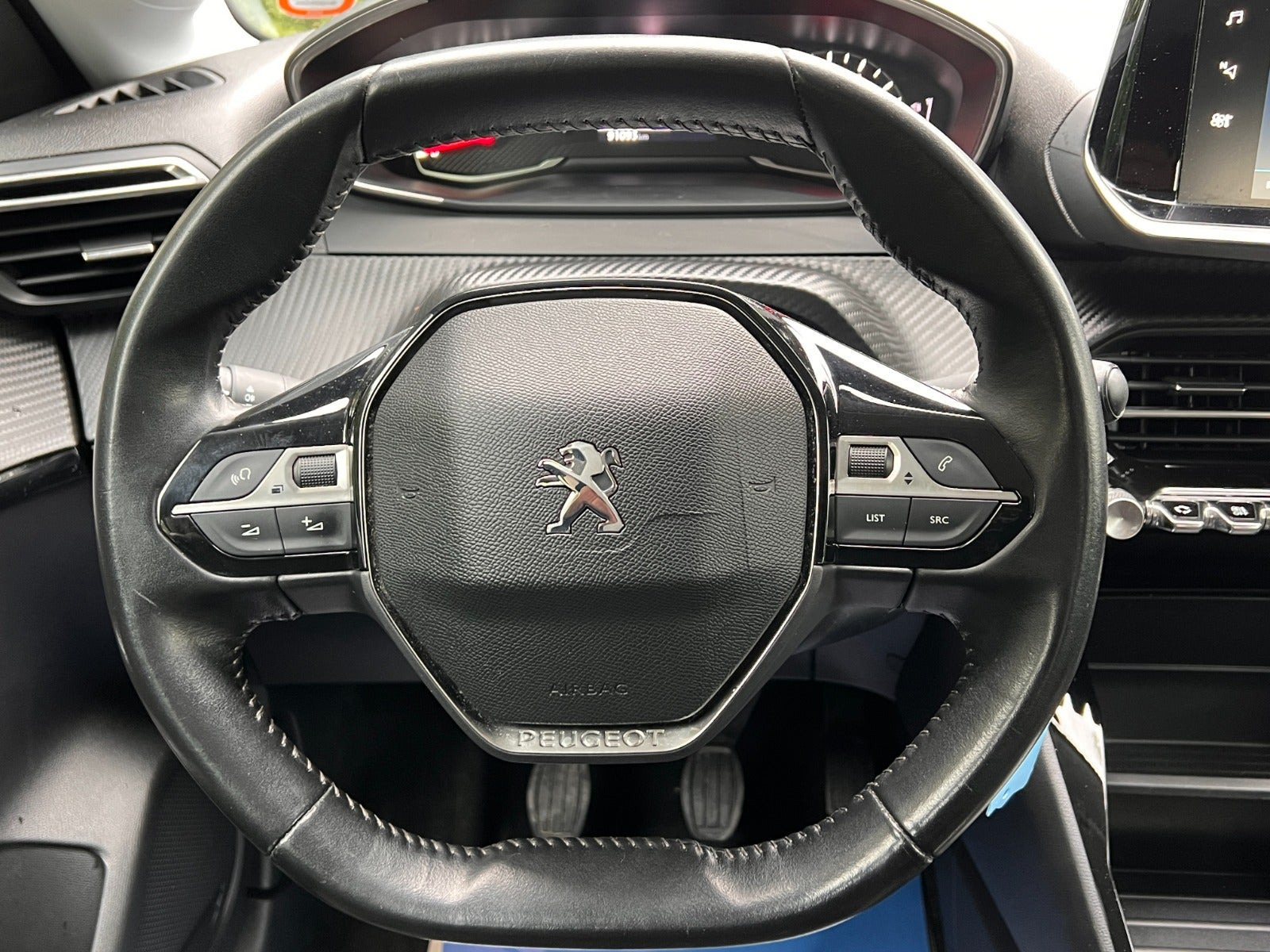 Gul Peugeot 208 fra 2020