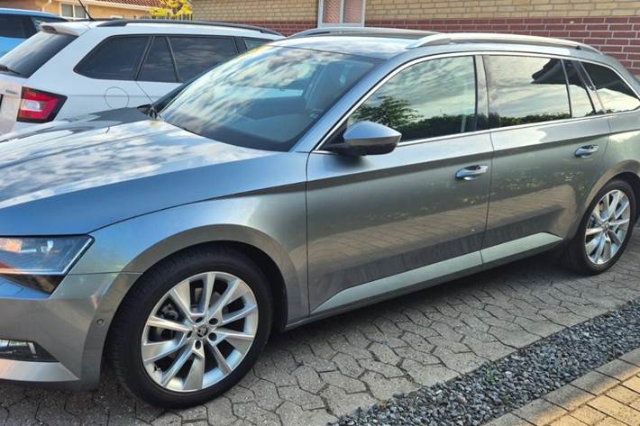 Sølv Skoda Superb fra 2018