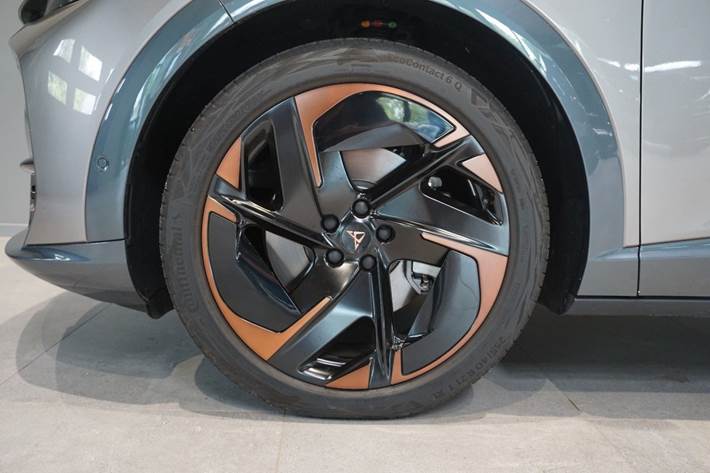 Orange Cupra Tavascan fra 2024
