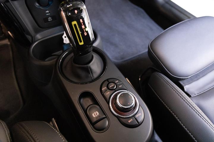 Grå Mini Cooper SE fra 2023