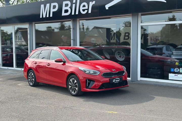 Rød Kia Ceed fra 2020 set udefra