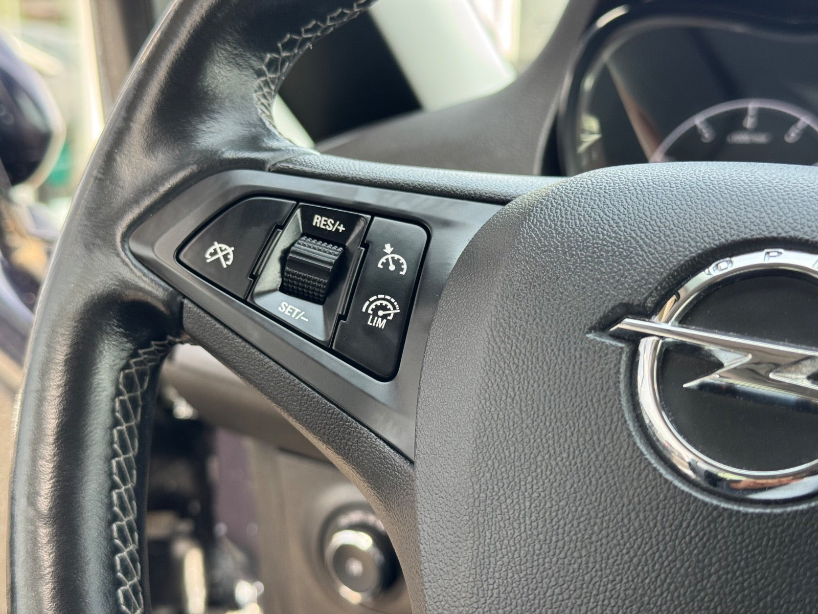 Sort Opel Corsa fra 2019