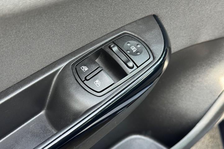 Sort Opel Corsa fra 2019