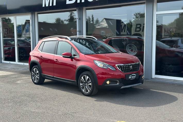 Rød Peugeot 2008 fra 2017