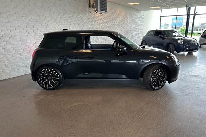 Sort Mini Cooper SE fra 2025