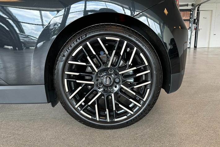 Sort Mini Cooper SE fra 2025