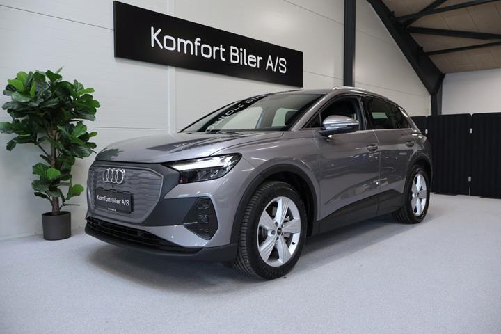 Grå Audi Q4 e-tron fra 2024 set udefra