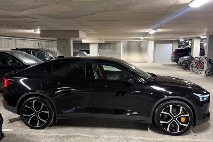 Sort Polestar 2 fra 2023