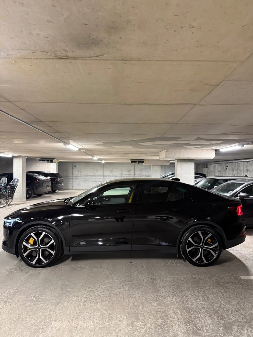Sort Polestar 2 fra 2023