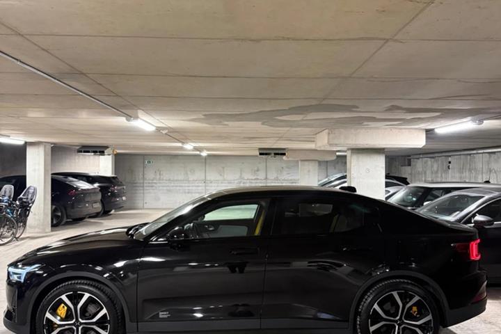 Sort Polestar 2 fra 2023