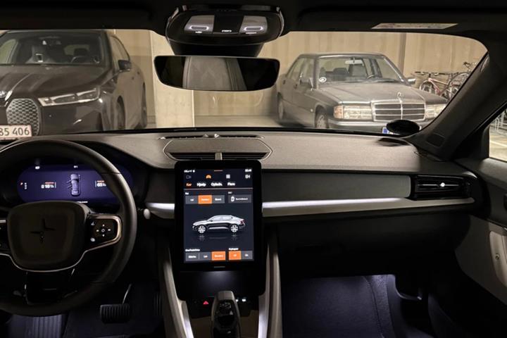 Sort Polestar 2 fra 2023