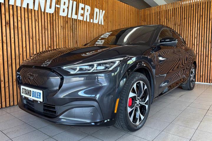 Grå Ford Mustang Mach-E fra 2022 set udefra