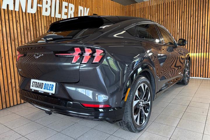 Grå Ford Mustang Mach-E fra 2022