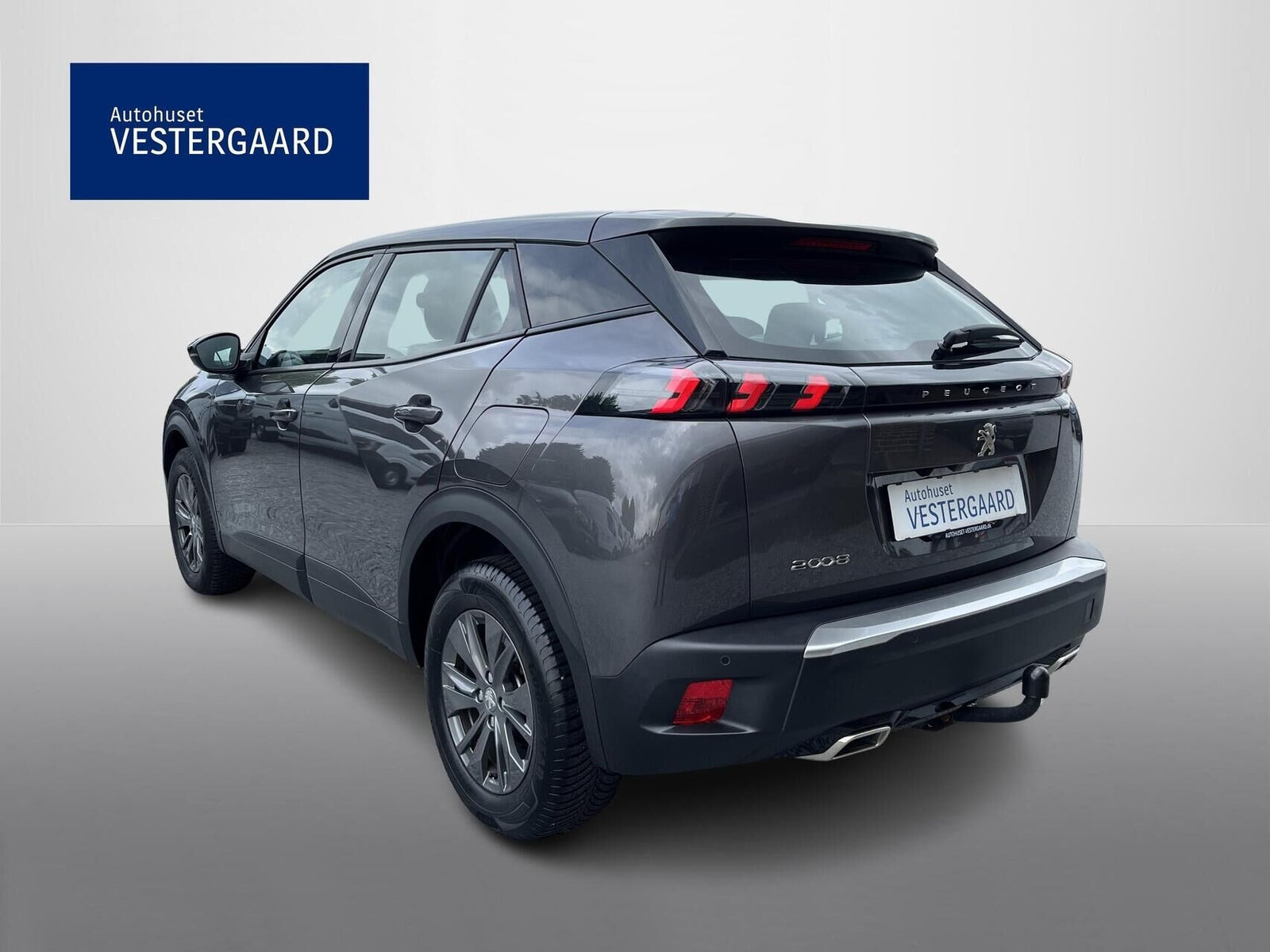 Grå Peugeot 2008 fra 2023