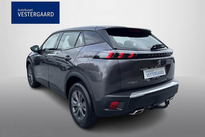 Grå Peugeot 2008 fra 2023