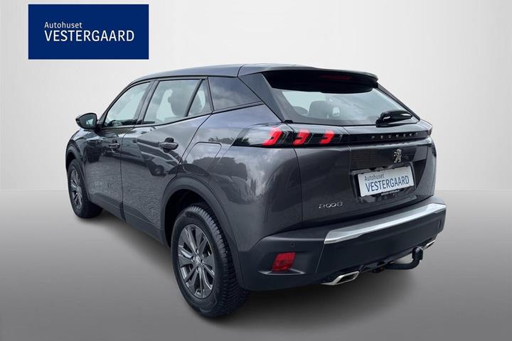 Grå Peugeot 2008 fra 2023