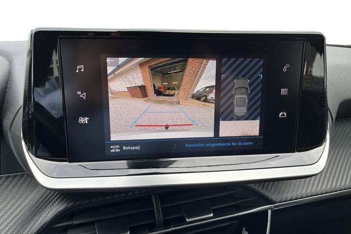 Grå Peugeot 2008 fra 2023