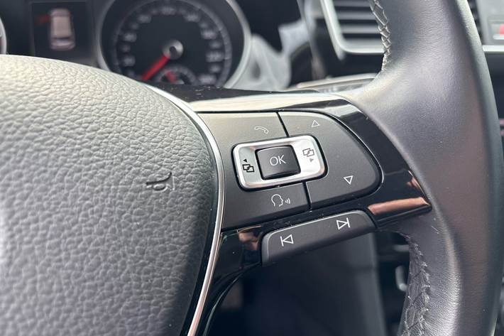 Hvid VW Golf VII fra 2018