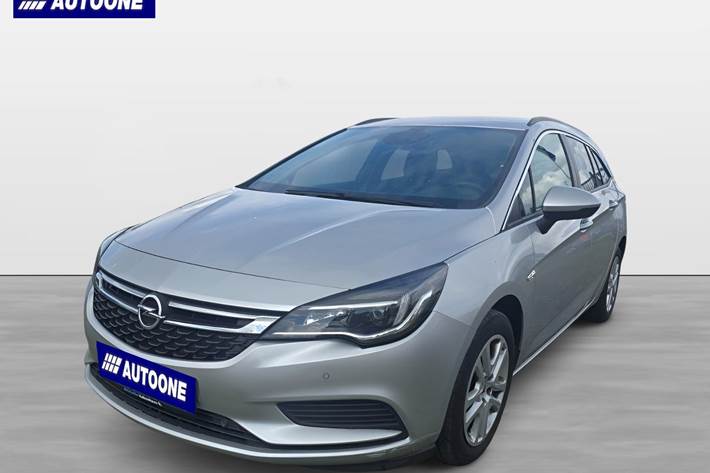 Sølv Opel Astra fra 2019