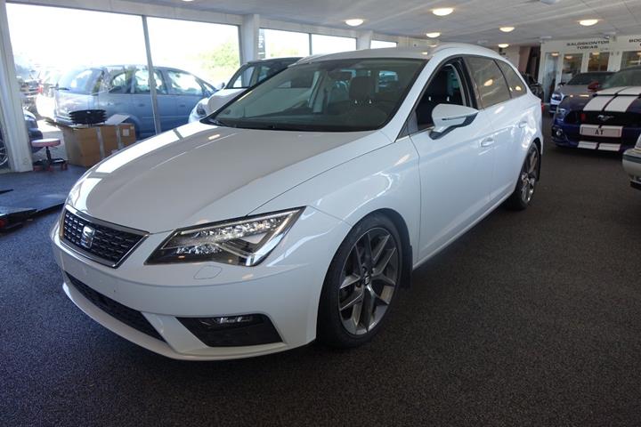 Hvid Seat Leon fra 2019 set udefra