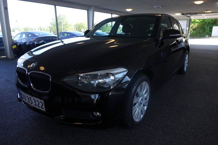 Sort BMW 118d fra 2015