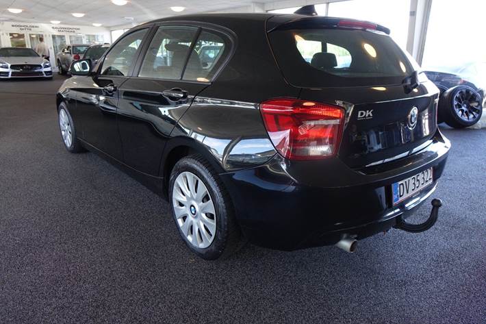 Sort BMW 118d fra 2015