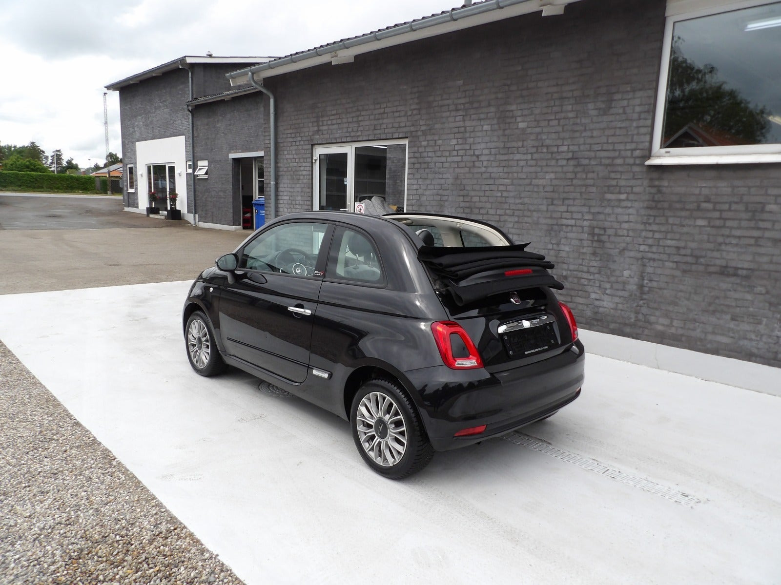 Sort Fiat 500C fra 2018