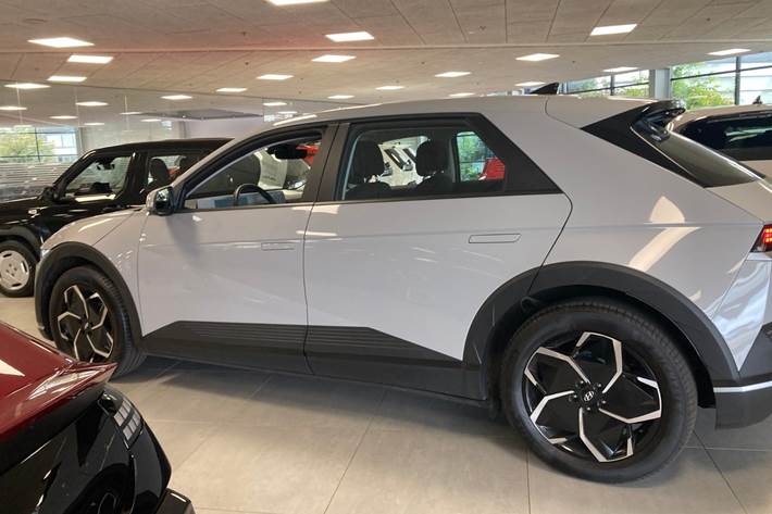 Sølv Hyundai Ioniq 5 fra 2023