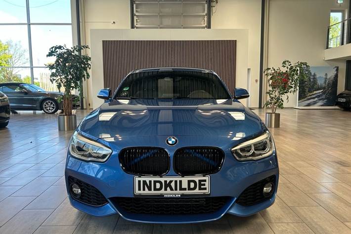 Blå BMW 118d fra 2019