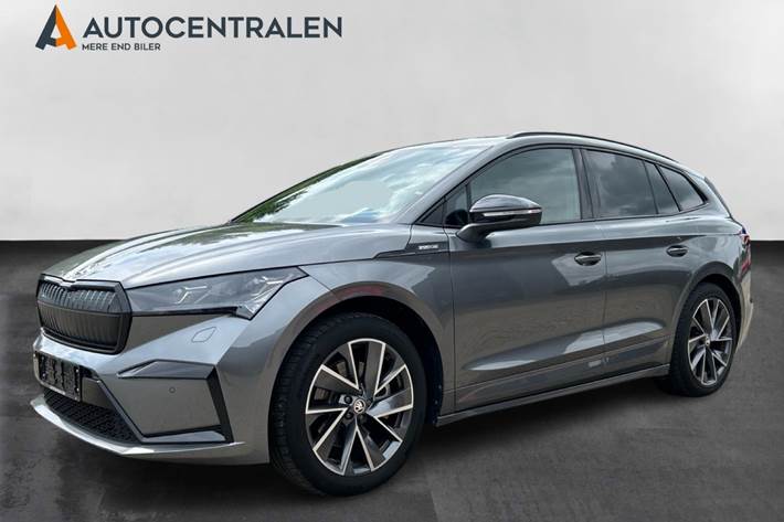 Grå Skoda Enyaq fra 2025 set udefra