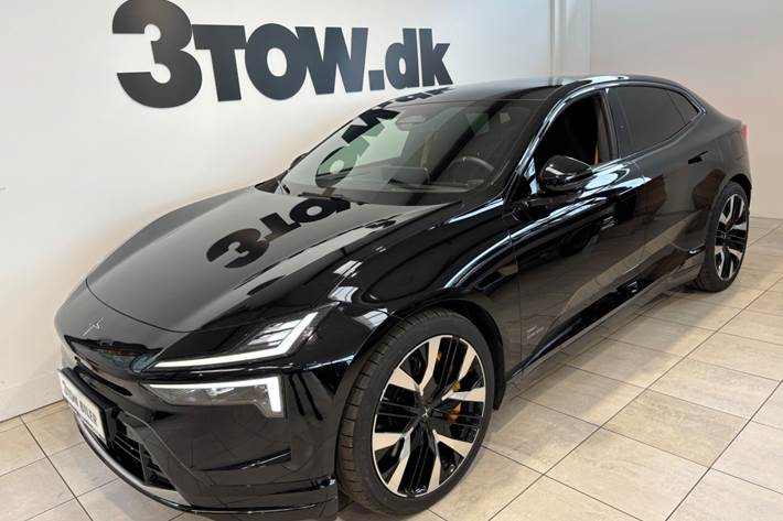 Sort Polestar 4 fra 2024