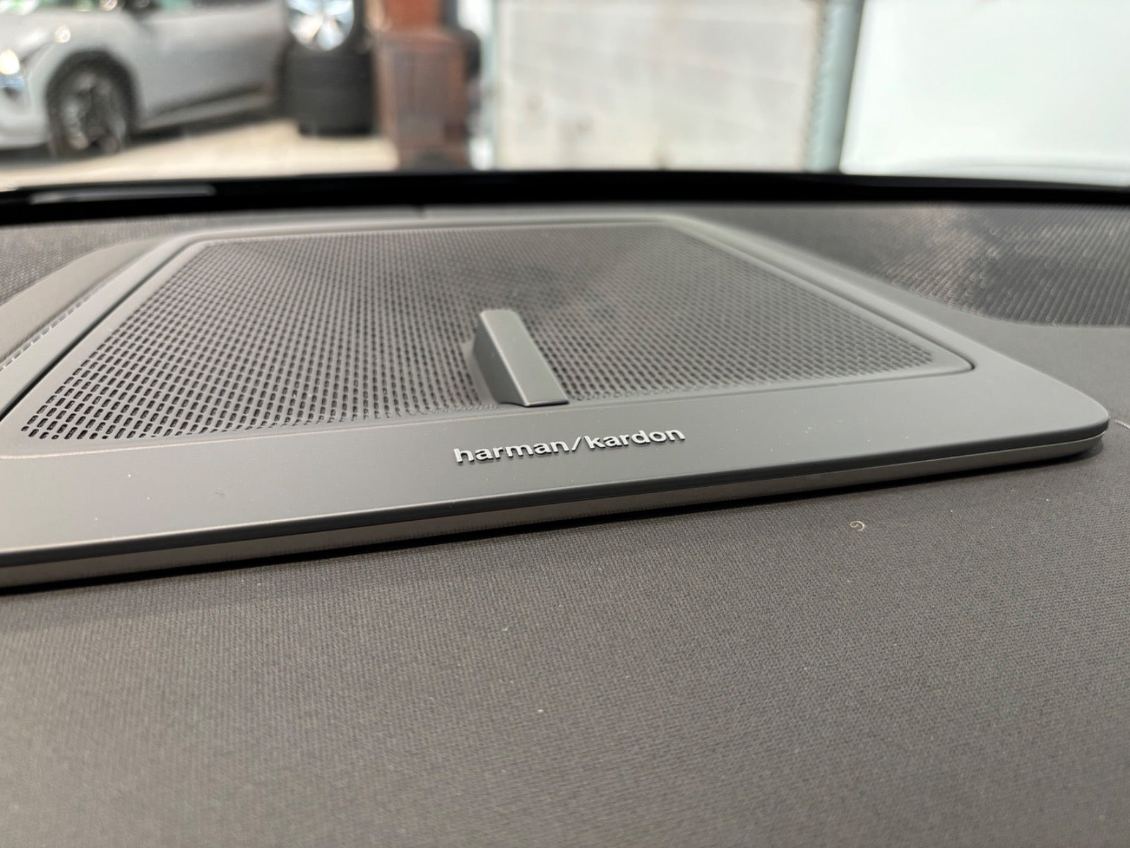 Sort Polestar 4 fra 2024