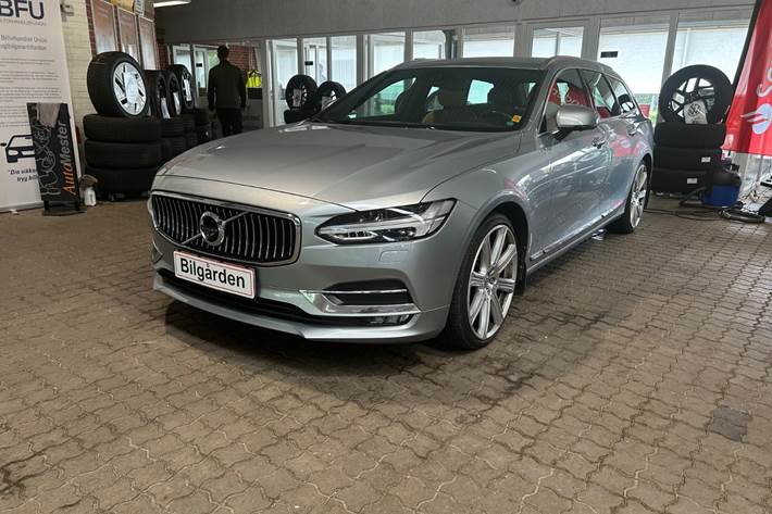 Sølv Volvo V90 fra 2017