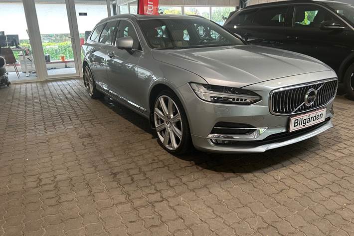 Sølv Volvo V90 fra 2017