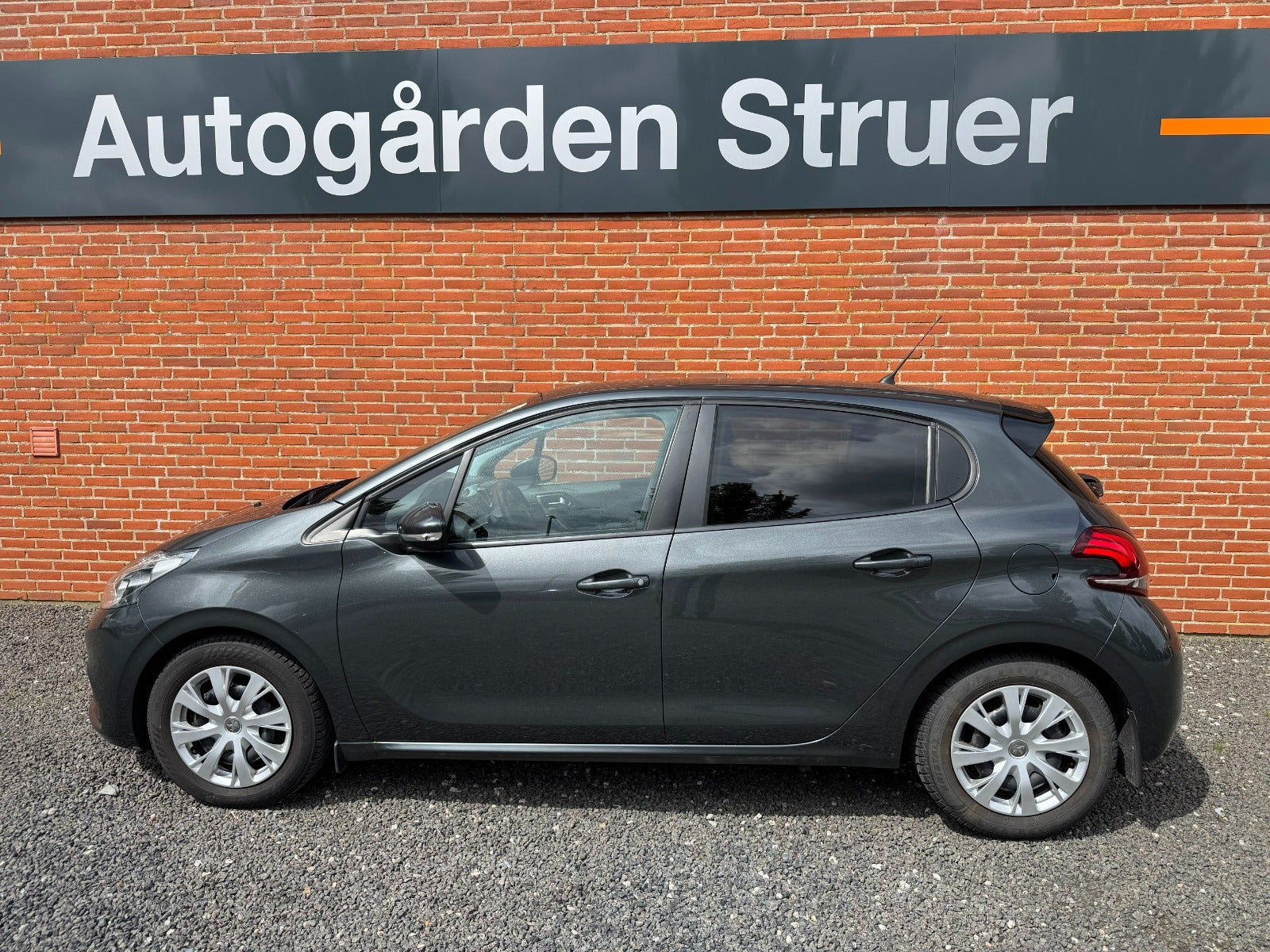 undefined Peugeot 208 fra 2017